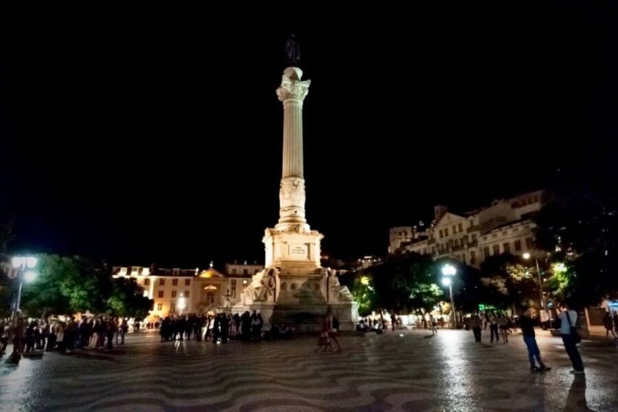 Lisbon: Authentic Fado Show, Dinner and Night Tour - Who should book this Lisbon Alfama Fado night