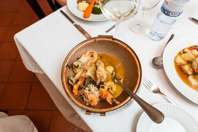 Lisbon: Authentic Fado Show, Dinner and Night Tour - Small-group max 8: why it changes the feeling