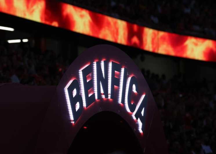 Lisbon: Benfica Museum Tour with Souvenir Scarf - SL Benfica Cosme Damião: more than a photo gallery
