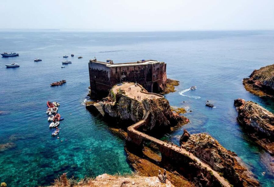 Lisbon: Berlenga Grande Island & Mafra Palace Private Trip - Peniche and Farol da Berlenga: lining up for the boat day