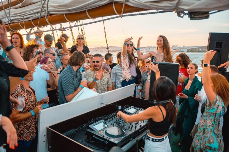 Lisbon Boat Party - Live DJ & Afterparty with VIP Club entry - Key things to know before you go