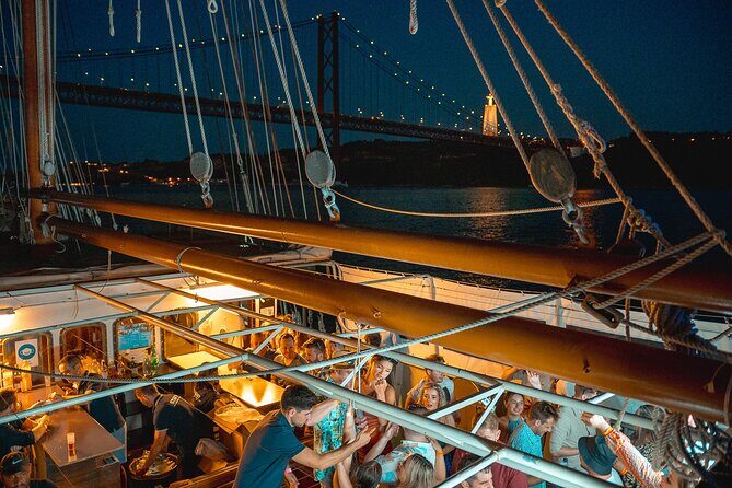Lisbon Boat Party with Views, and Sunset Sailing - The 4-Hour Flow: DJ Set Timing, Drinks, and Dance Energy