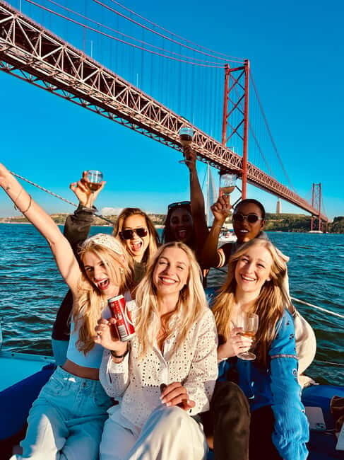 Lisbon: Boat Tour 2:30H w/ Welcome Drink and Snacks - Why a Tagus River sail beats land sightseeing