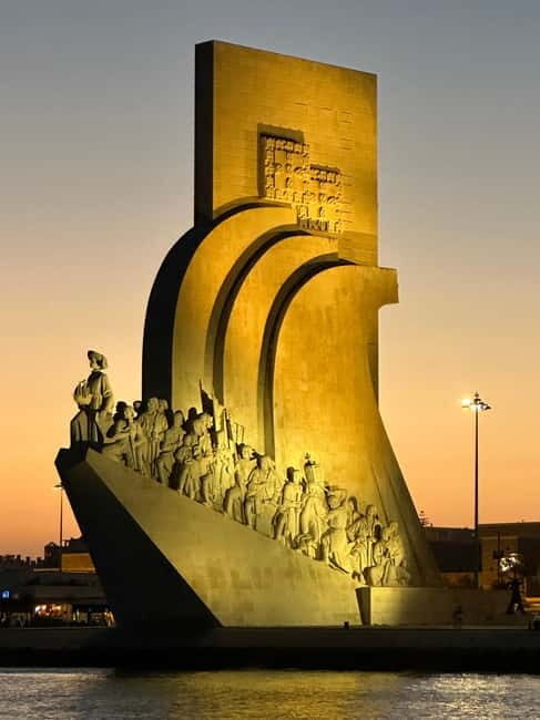 Lisbon: Boat Tour 2:30H w/ Welcome Drink and Snacks - From the bridge viewpoint to MAAT’s modern river edge