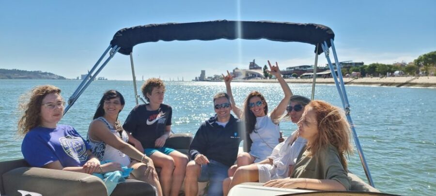 Lisbon: Boat Tour with Champagne - From Padrão dos Descobrimentos to the 25 de Abril Bridge