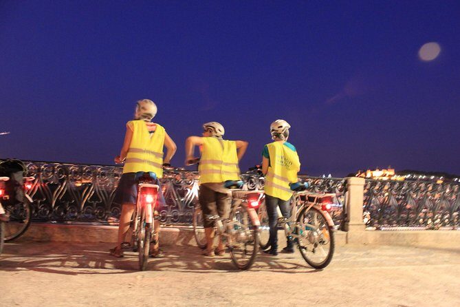 Lisbon By Night Bike Tour - Photo Stops and Pace: Enough Time to Look Up