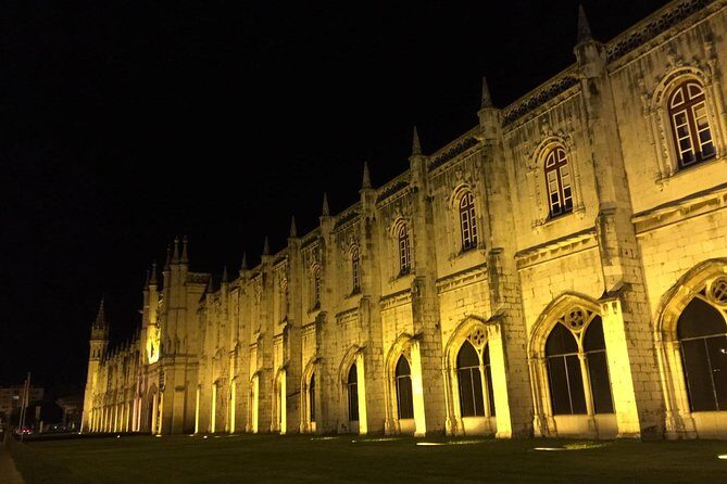 "Lisbon by Night" up to 6 people, private tour - Modern Side Meets Old Town: The Best Kind of Variety