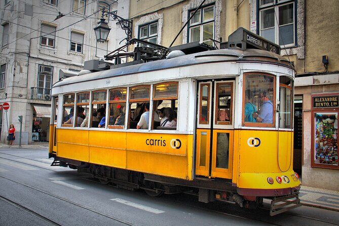 Lisbon: City Highlights Customizable Tour - Miradouro da Graça: your first big view over Baixa