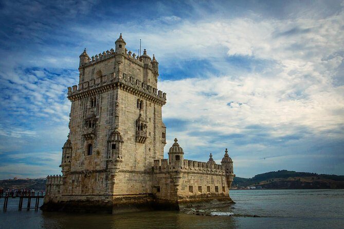 Lisbon city of the seven hills - Private Tour - Tagus to Downtown: Square of Commerce and Rua Augusta
