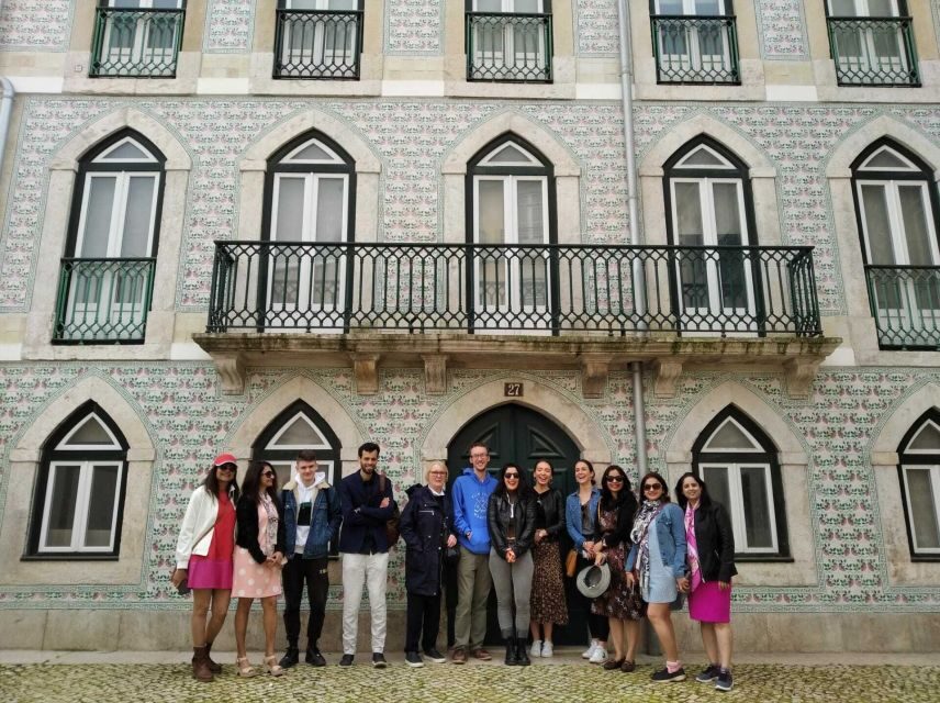 Lisbon: City Sightseeing Private Tour with Guide - São Jorge Castle: stories that connect the view to the streets