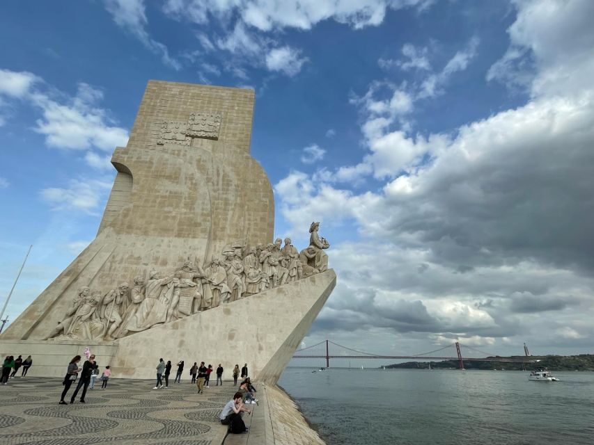 Lisbon: City Tour Alfama, New Town and Belém - Baixa de Lisboa, Commerce Square, Chiado, and Largo do Carmo: Lisbon’s aftershock rebuild and modern street life
