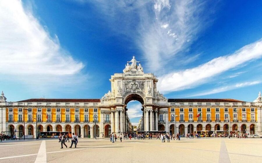 Lisbon City Tour: All Must-See Attractions with Expert Guide - What makes the guide and vehicle setup feel worth it