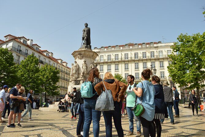 Lisbon city tour on history, culture and current topics - Rua Augusta to Alfama: From Main Street Energy to Old Quarter Confusion