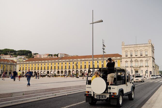 LISBON DAILY TOUR in a Vintage Jeep with FOOD & DRINK Tastings - Entering Lisbon the fun way: a vintage Jeep plus viewpoints