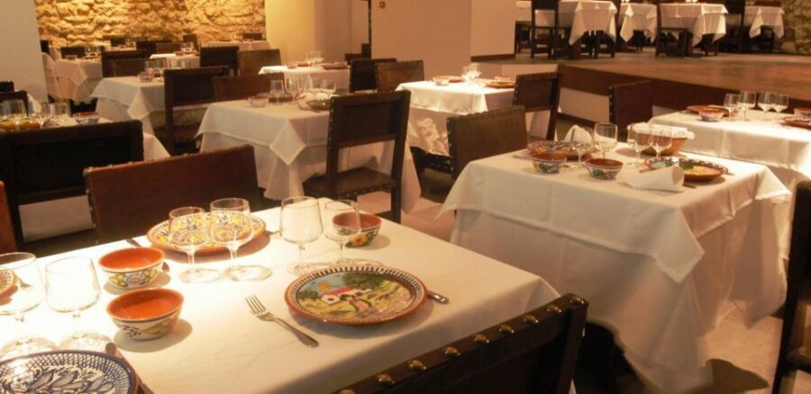 Lisbon Dinner with Fado Show and Sights by Night - Panoramic viewpoints: Santa Luzia and Senhora do Monte