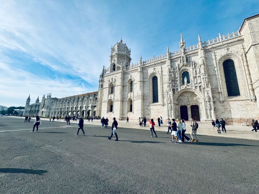 Lisbon: Discover Belem by electric Tuk Tuk - The guide makes the difference: safety, pace, and real-world help
