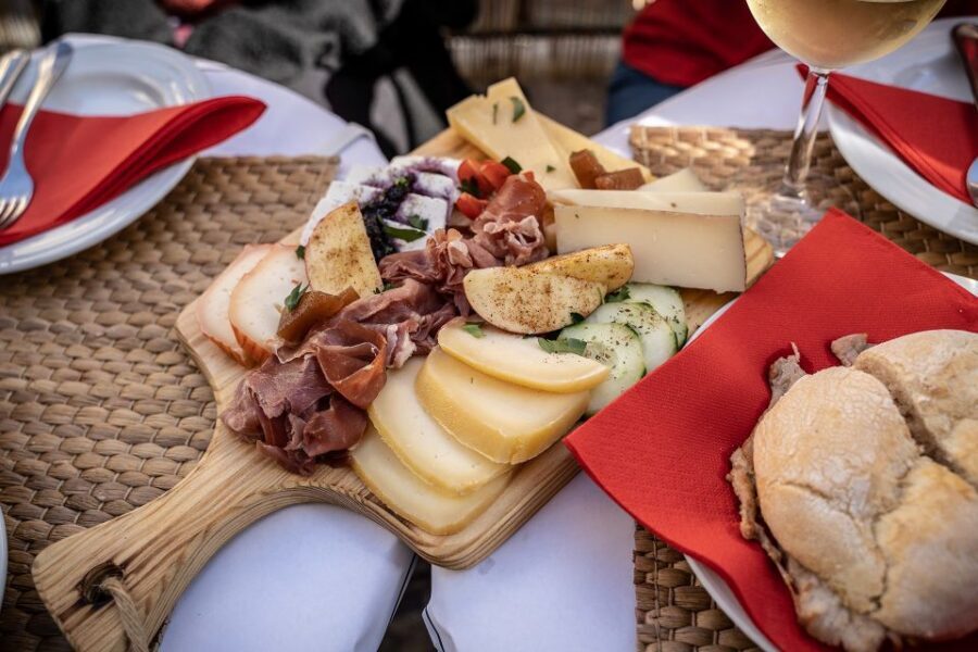 Lisbon: E-Bike Food Tour of Alfama and Old Town - Where you go: Alfama, Graça, and Mouraria in one loop
