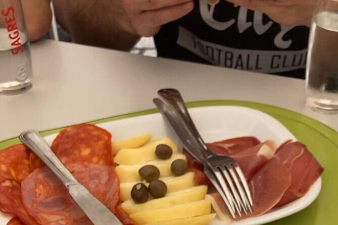 Lisbon E-Bike Guided Food Tour with Five Food Tastings - Pace, comfort, and who this tour suits best