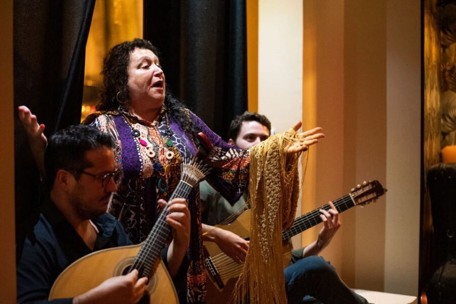 Lisbon: Fado & Food Tour with Live Show & Traditional Dinner - Stop 1: Ouriveis Petisqueira and the petiscos momentum