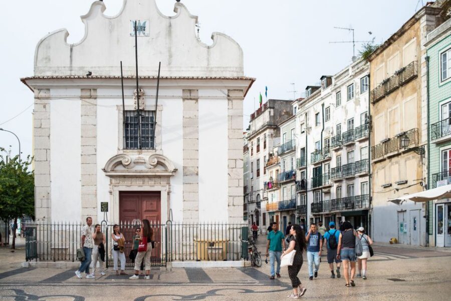 Lisbon: Fado & Food Tour with Live Show & Traditional Dinner - The ginjinha tasting: the part most people miss