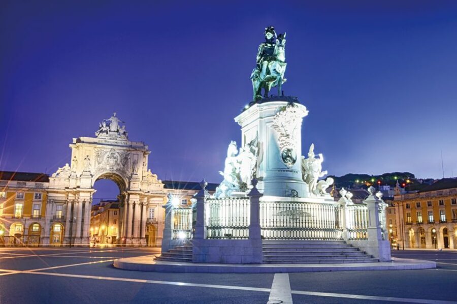 Lisbon: Fado Night Tour - From Marquês de Pombal to the Tagus: how the night route works