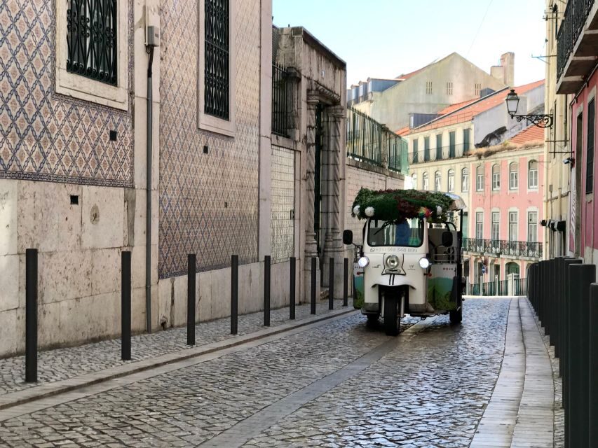 Lisbon: Famous 28 Tram Line Guided Private Tour by Tuk-Tuk - Why the Tram 28 route still works, even in a crowded city