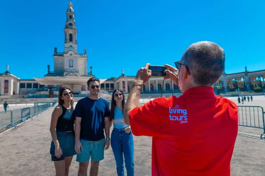 Lisbon: Fátima, Batalha, Nazaré and Óbidos Small-Group Tour - What to pack and how to plan lunch during your Nazaré break