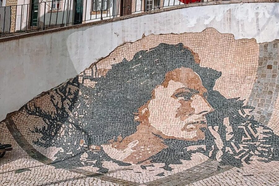 Lisbon: Flexible Walking Tour of Alfama - Chafariz de Dentro and the first push uphill