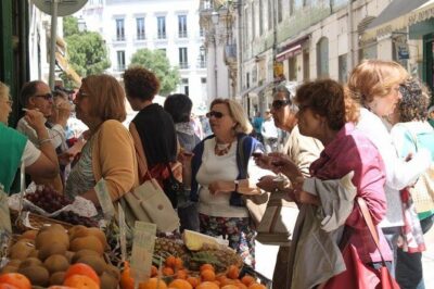 Lisbon: Food and Culture 3-Hour Walking Tour - Trindade beerhouse in a former monastery: a snack with beer logic