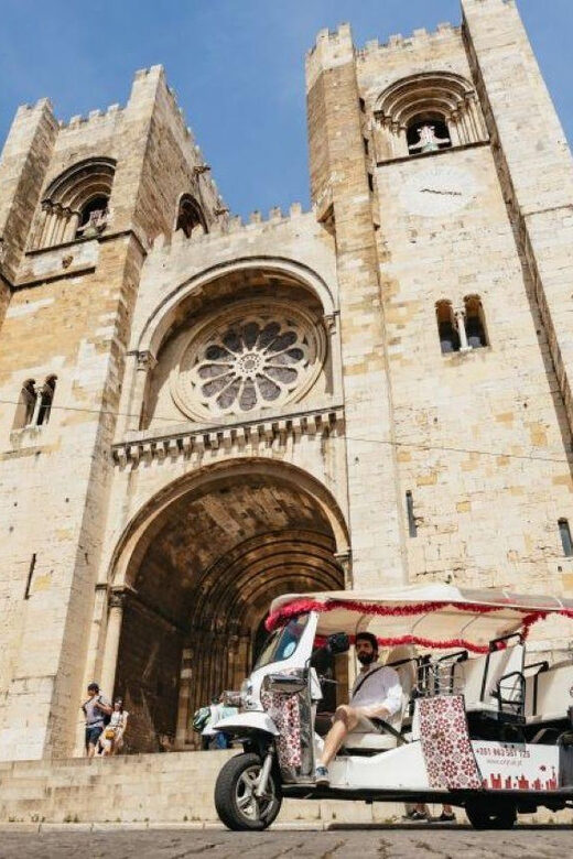 Lisbon: Food and Wine Tasting 4-Hours Tuk Tuk Tour - São Pedro de Alcântara viewpoint and Estrela Basilica: a baroque stop that slows you down