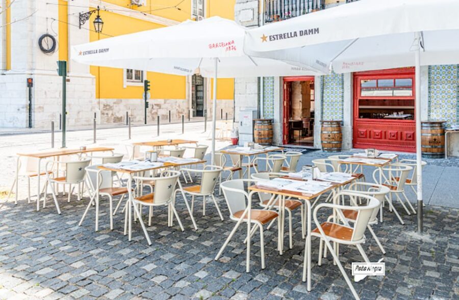 Lisbon Food and Wine Tastings (3 Restaurants) - Stop 2 at Nata de Lisboa (also R. Augusta): codfish pastry + Portuguese wine