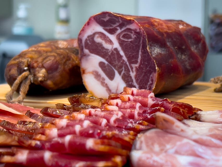 Lisbon : Food & Fado Tour - Starting at a Portuguese Delicatessen: Wine Pairings and Local Snacks