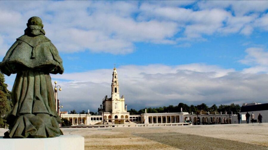 Lisbon: Full-Day Private Guided Tour to Fátima - Basilicas of the Rosary and the Holy Trinity: architecture plus devotion you can choose