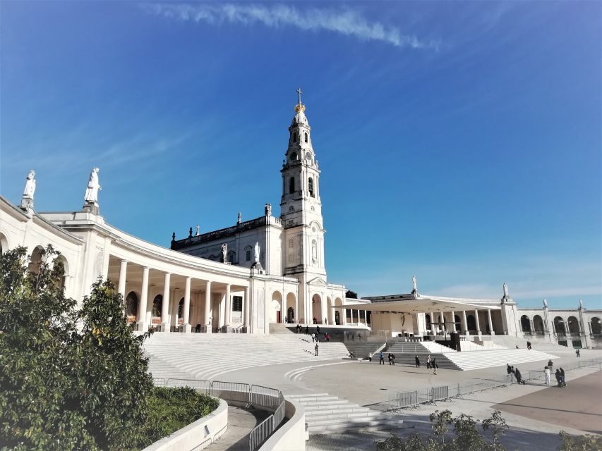 Lisbon: Full-Day Private Guided Tour to Fátima - What the guides do well: Vera and Gonçalo’s tone and timing