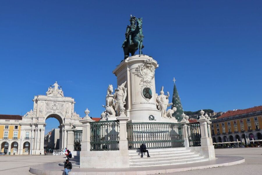 Lisbon: Full-Day Private Walking Sightseeing Tour - Meeting Under the Arco da Rua Augusta: A Tour That Starts in the Real Lisbon
