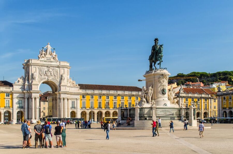 LISBON GRAND EXPERIENCE Tuktuk Tour in German - German guide quality: the real value is the context