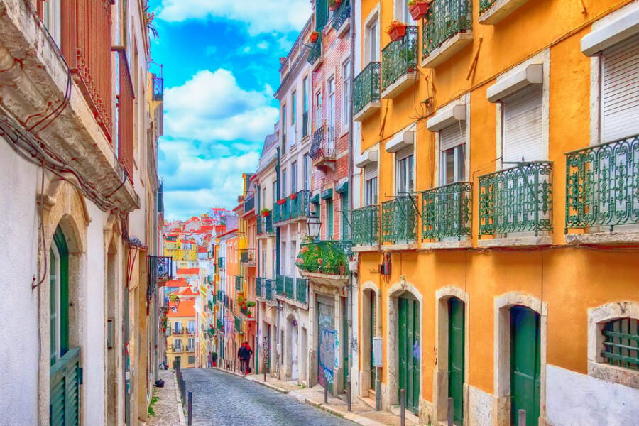 LISBON GRAND EXPERIENCE Tuktuk Tour in German - Pasteis de Belém: the sweet finish that feels earned