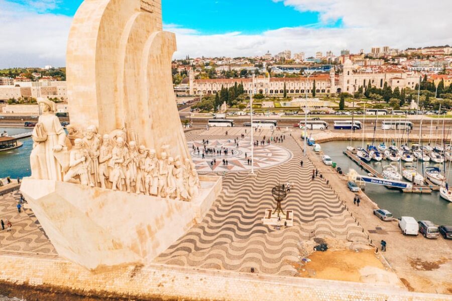 LISBON GRAND EXPERIENCE Tuktuk Tour in German - Graça and Alfama: viewpoint-hopping without the workout penalty