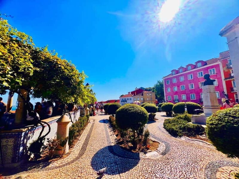 Lisbon: Guided Sightseeing Tour by Tuk Tuk - Flea market pass-by and the Santa Engracia photo moment