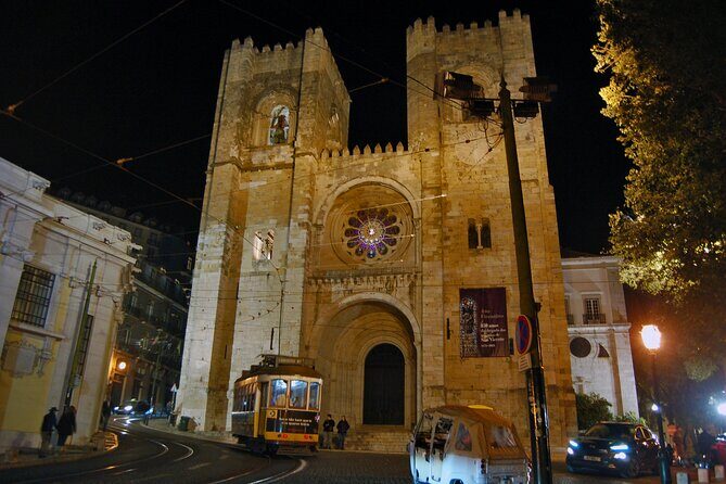 Lisbon Guided Tour with Live Fado Show and Traditional Dinner - Miradouro da Senhora do Monte: night Lisbon from above