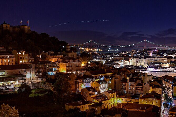 Lisbon Guided Tour with Live Fado Show and Traditional Dinner - Little details that can make or break your night