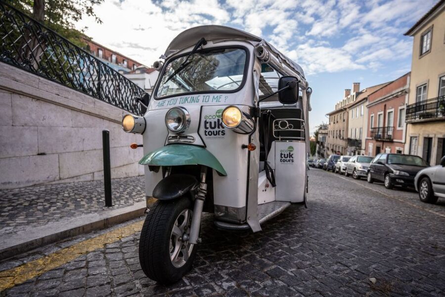 Lisbon: Guided Tuk-Tuk Tour Along the Historic Tram Line 28 - São Pedro de Alcântara and Castle of Saint George views