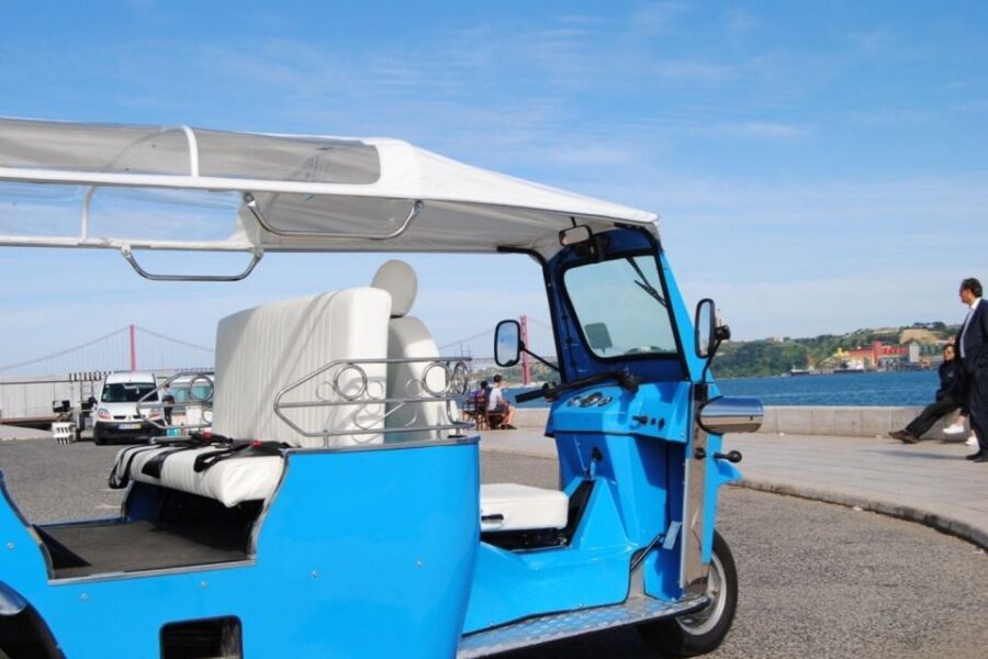 Lisbon Guided Tuk Tuk Tour: The City by the River - Praça do Comércio and the 1755 Lisbon Earthquake lesson