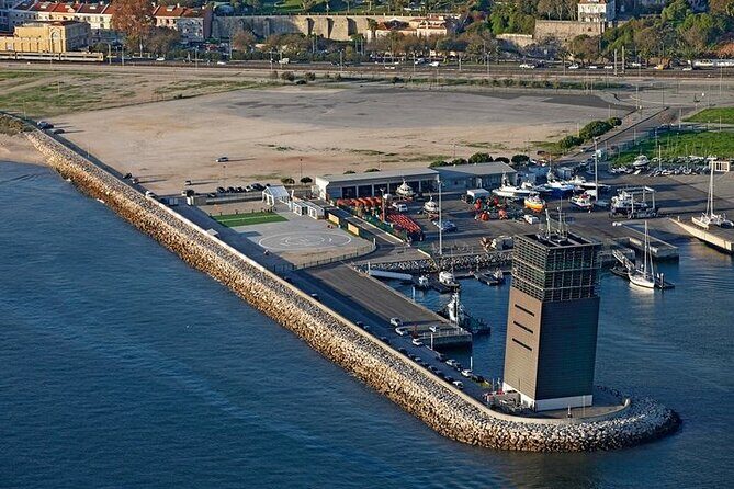 Lisbon: Helicopter Tour over Cascais & Cabo da Roca - Making the Cabin Time Count: Pilot Talk and Window Strategy