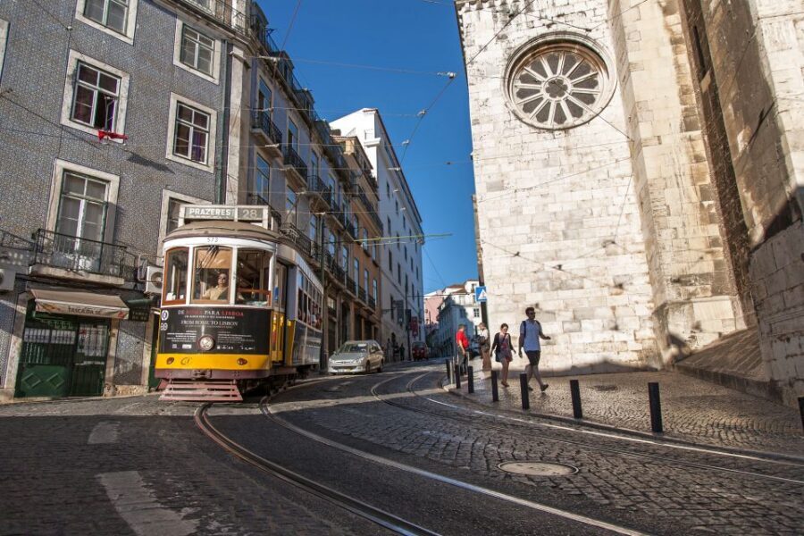 Lisbon Highlights 4H - Jerónimos Monastery and Belém Tower: major landmarks, but with realistic limits