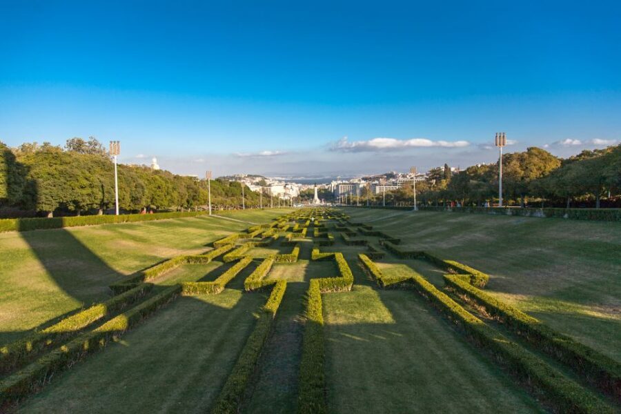 Lisbon Highlights 4H - Miradouro da Senhora do Monte: your quick-start Lisbon orientation