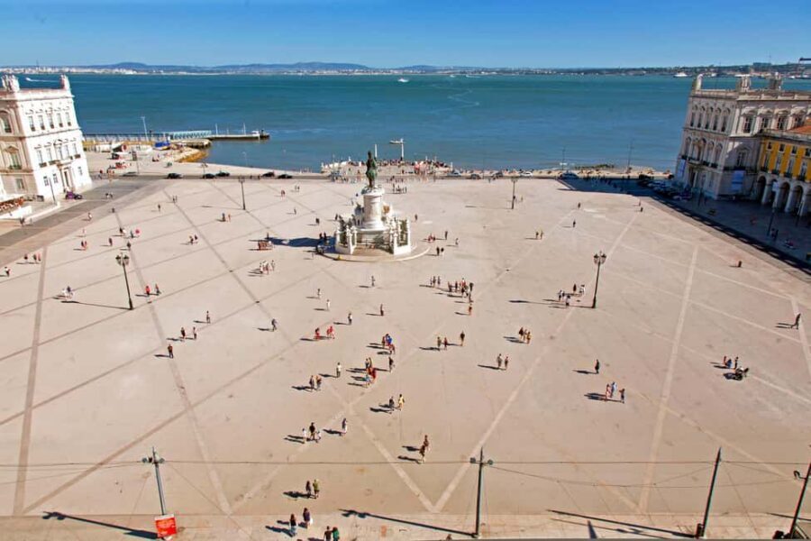 Lisbon Highlights 4H - Alfama and the cathedral area: old streets with context