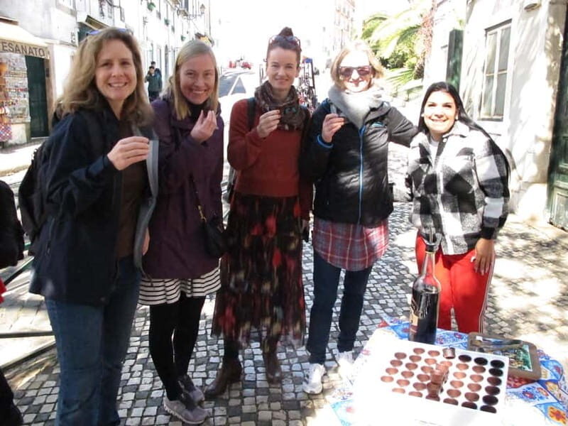 Lisbon: Highlights and Hidden Gems Tour - São Vicente Monastery: the royal connection and the Queen of England detail
