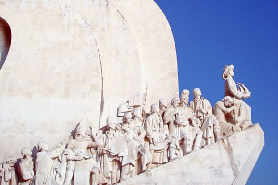 Lisbon in One Day: Full-Day Minivan Historic Tour - Castelo views without the full Castelo de São Jorge ticket