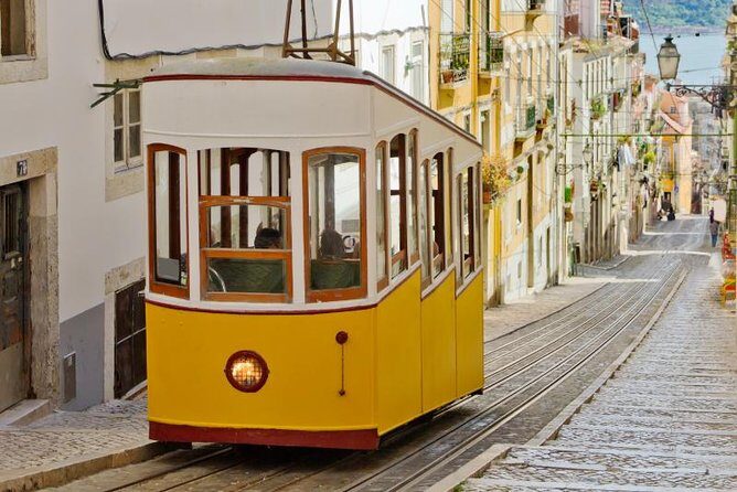 Lisbon in One Day Historic Private Tour - Lisbon Cathedral: Stained Glass, Reconstruction, and 1147 Context